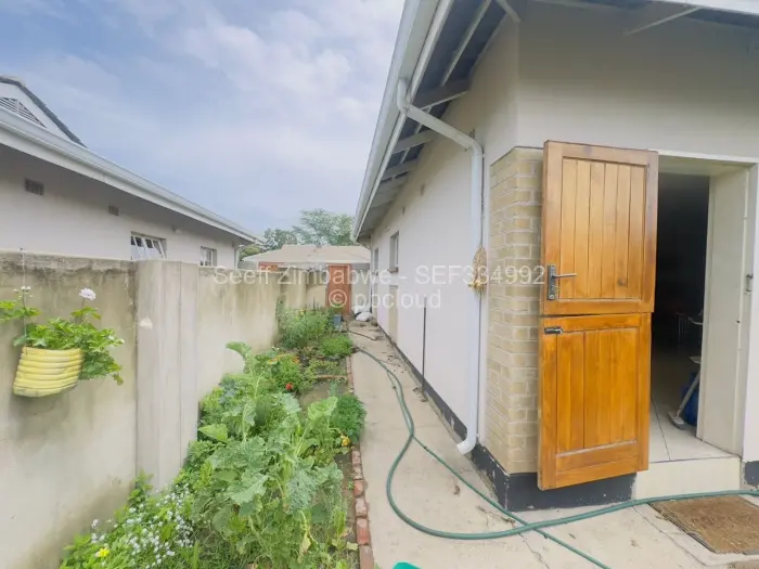 Townhouse/Cluster for Sale in Waterfalls, Harare