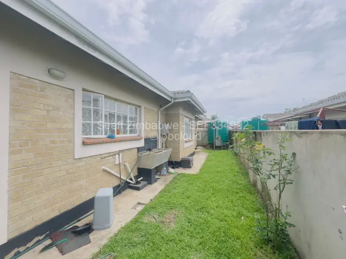 Townhouse/Cluster for Sale in Waterfalls, Harare