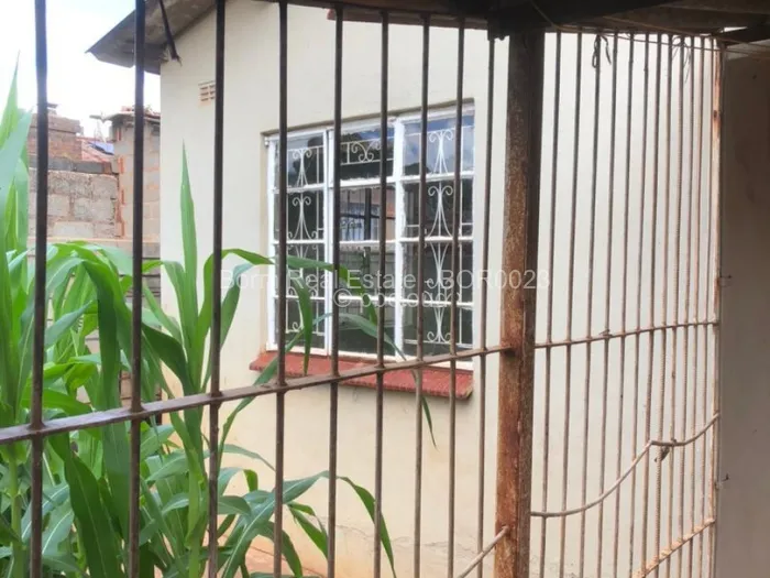 2 Bedroom House to Rent in Warren Park, Harare