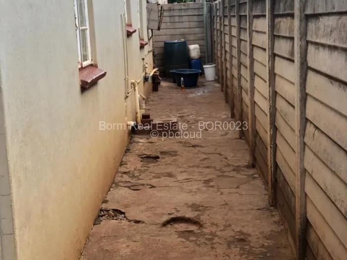 2 Bedroom House to Rent in Warren Park, Harare