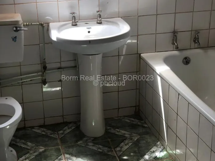 2 Bedroom House to Rent in Warren Park, Harare