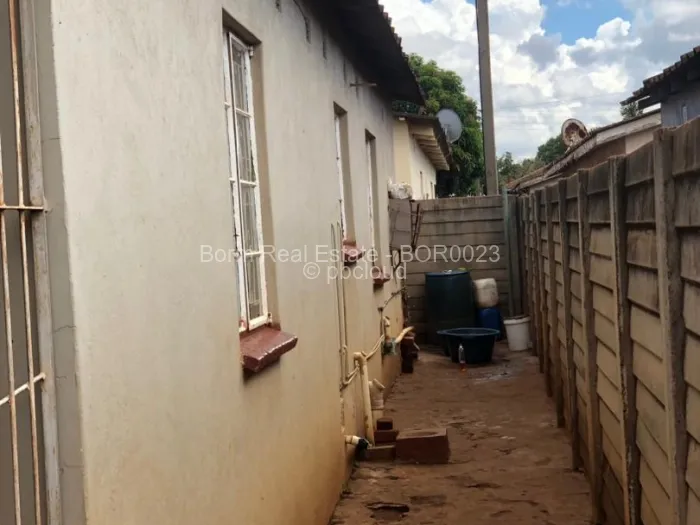 2 Bedroom House to Rent in Warren Park, Harare