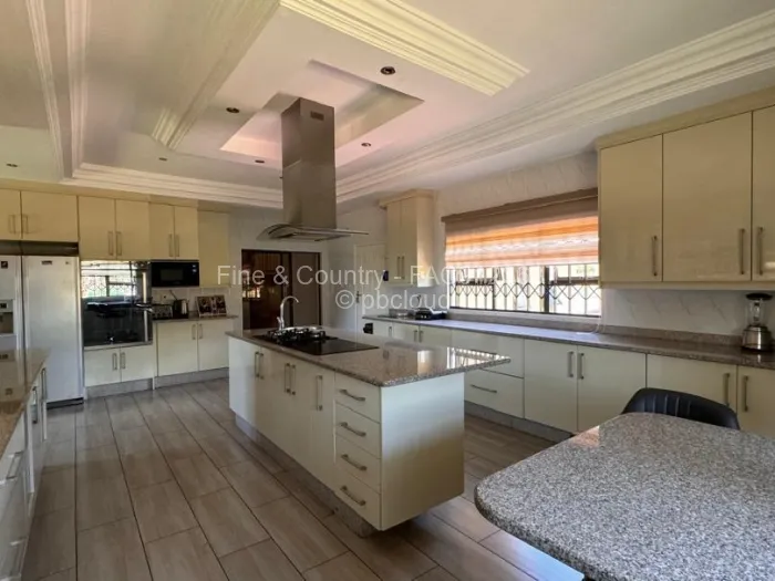 6 Bedroom House for Sale in Quinnington, Harare