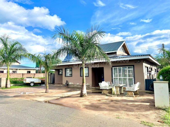 Townhouse/Cluster for Sale in Arlington, Harare