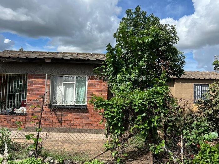 6 Bedroom House for Sale in Glen Norah, Harare