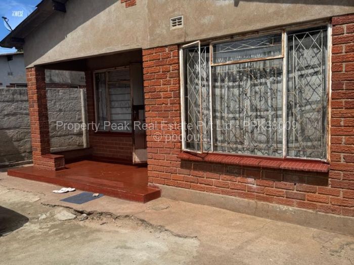 3 Bedroom House for Sale in Glen View, Harare