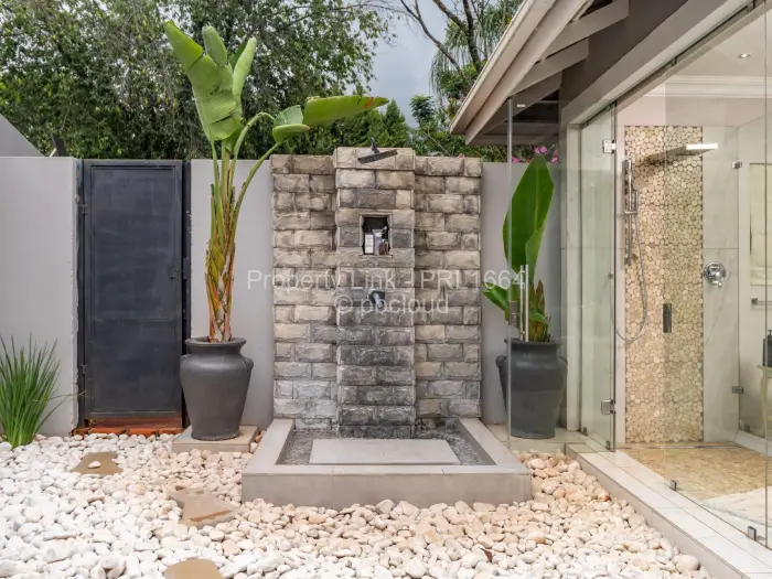 6 Bedroom House for Sale in Mount Pleasant, Harare