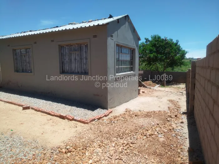 2 Bedroom House for Sale in Nkulumane, Bulawayo