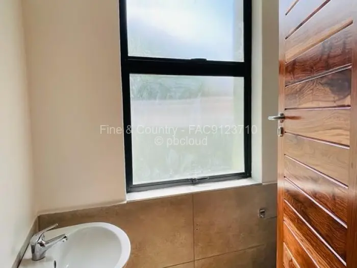 Townhouse/Complex/Cluster to Rent in Borrowdale West