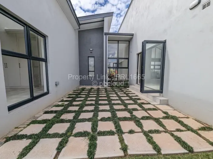 Townhouse/Cluster for Sale in Greendale North, Harare