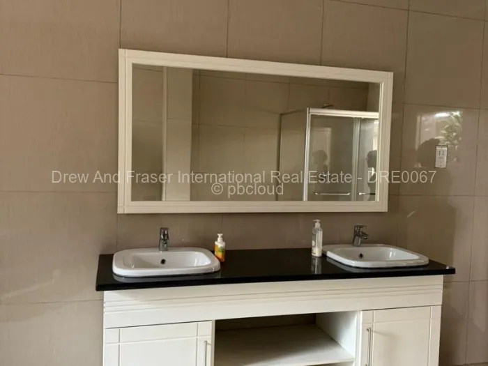 6 Bedroom House for Sale in Quinnington, Harare