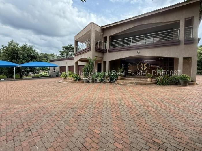 6 Bedroom House for Sale in Quinnington, Harare