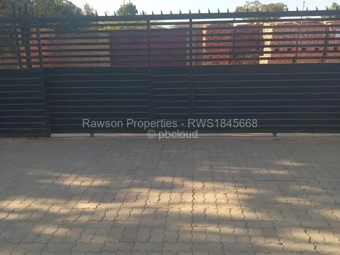 Townhouse/Cluster for Sale in Chipukutu Park, Ruwa