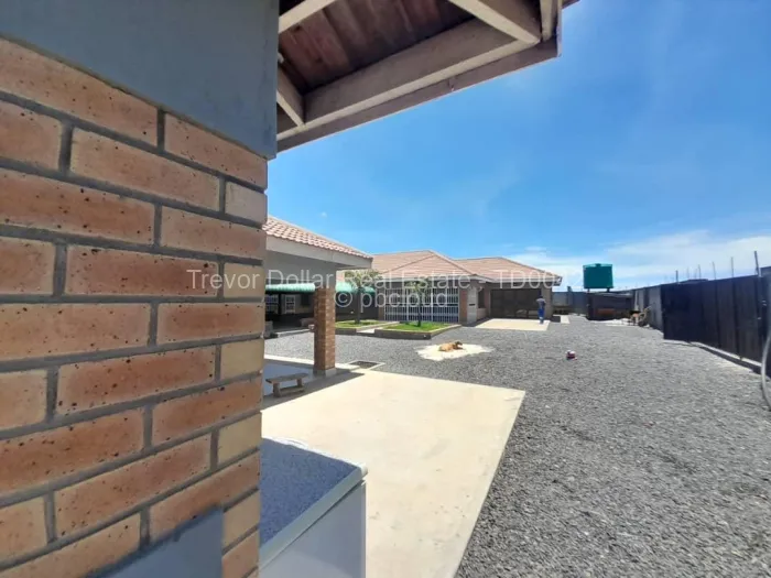 7 Bedroom House for Sale in Senga, Gweru