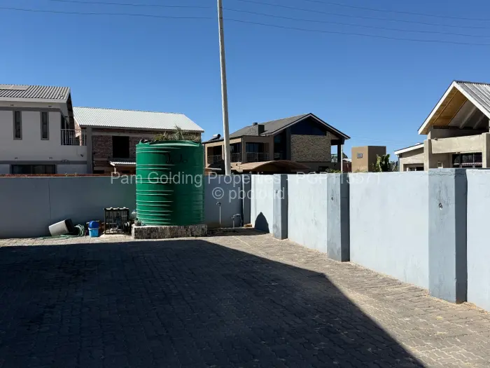 Townhouse/Complex/Cluster for Sale in Arlington, Harare