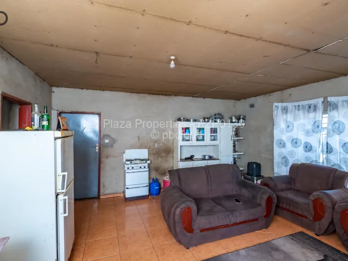 8 Bedroom House for Sale in Chitungwiza, Chitungwiza