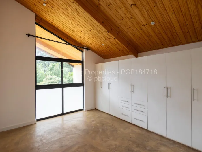 Townhouse/Complex/Cluster for Sale in Highlands, Harare