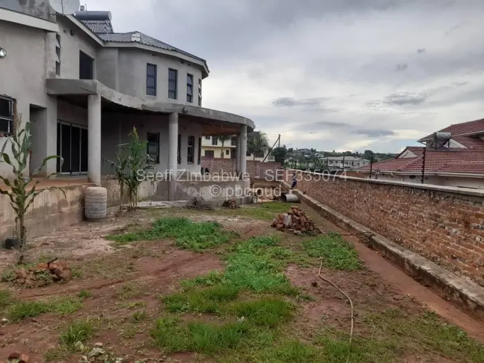 6 Bedroom House for Sale in Hogerty Hill, Harare