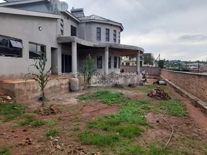6 Bedroom House for Sale in Hogerty Hill, Harare