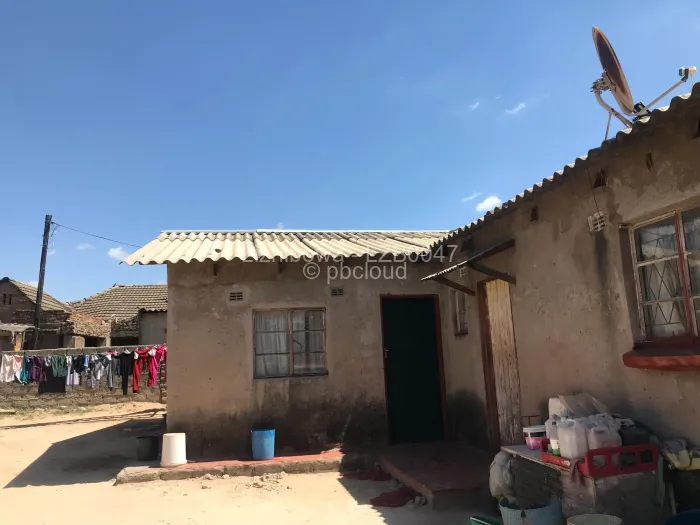 9 Bedroom House for Sale in Chitungwiza, Chitungwiza