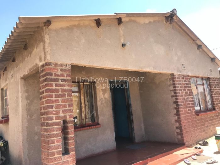 9 Bedroom House for Sale in Chitungwiza, Chitungwiza