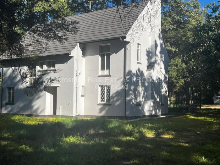 Townhouse/Cluster for Sale in Paradise Park, Marondera