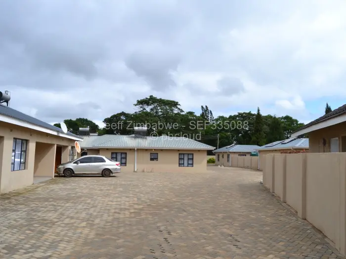 Townhouse/Cluster for Sale in Bluff Hill, Harare