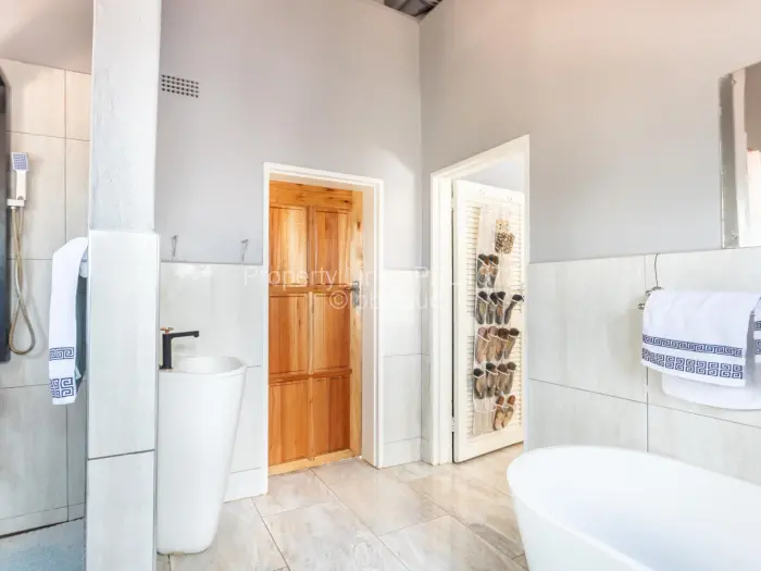 6 Bedroom House for Sale in Rolf Valley, Harare