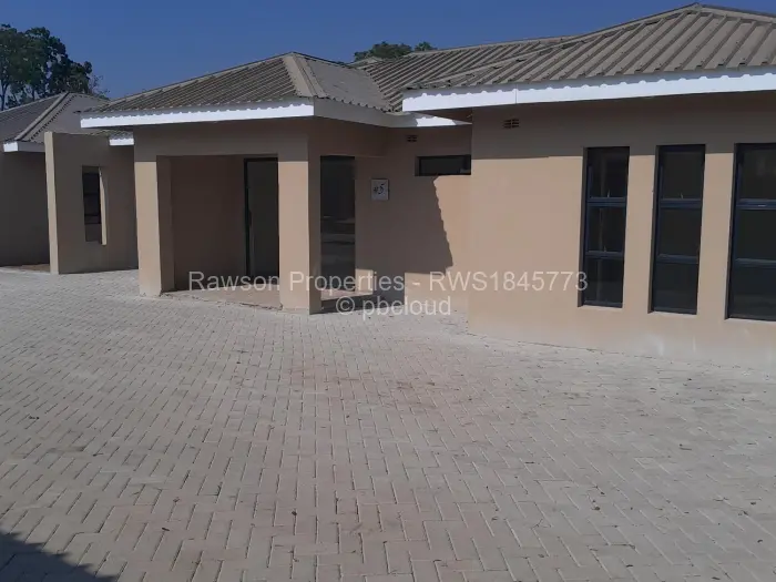 Townhouse/Cluster for Sale in Bluff Hill, Harare