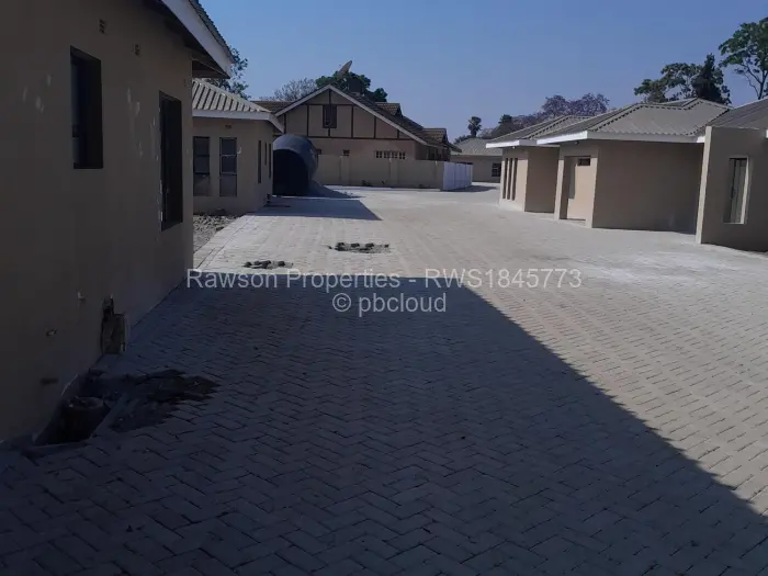 Townhouse/Cluster for Sale in Bluff Hill, Harare