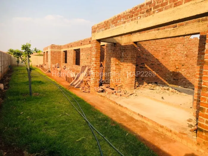6 Bedroom House for Sale in Dzivarasekwa, Harare