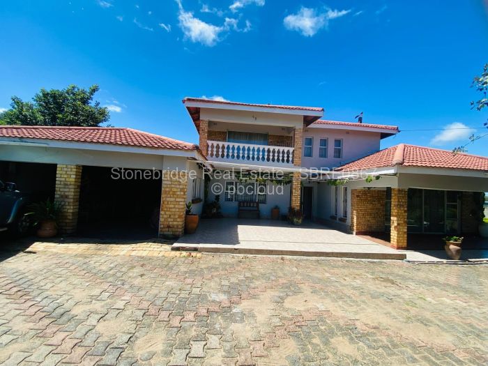 7 Bedroom House for Sale in Matsheumhlope, Bulawayo