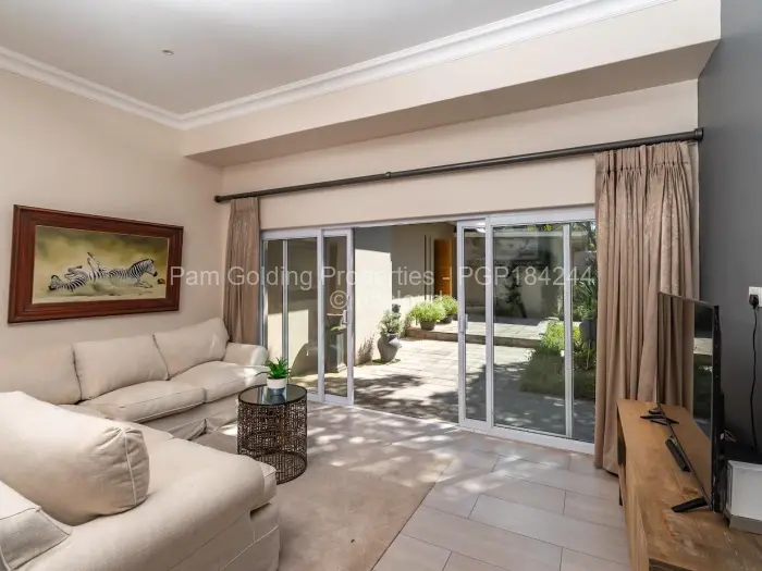 6 Bedroom House for Sale in Borrowdale, Harare