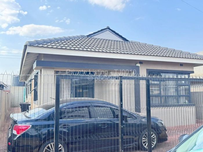 Townhouse/Cluster for Sale in Aspindale Park, Harare