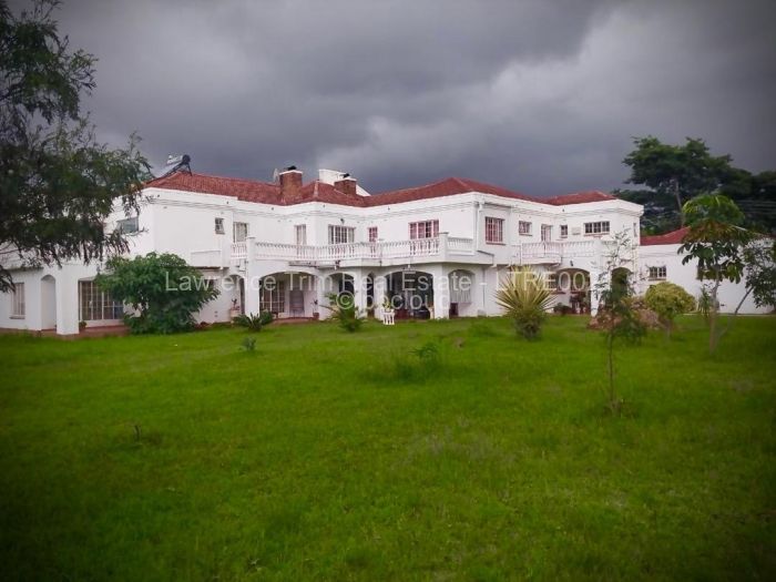 6 Bedroom House for Sale in Glen Lorne, Harare