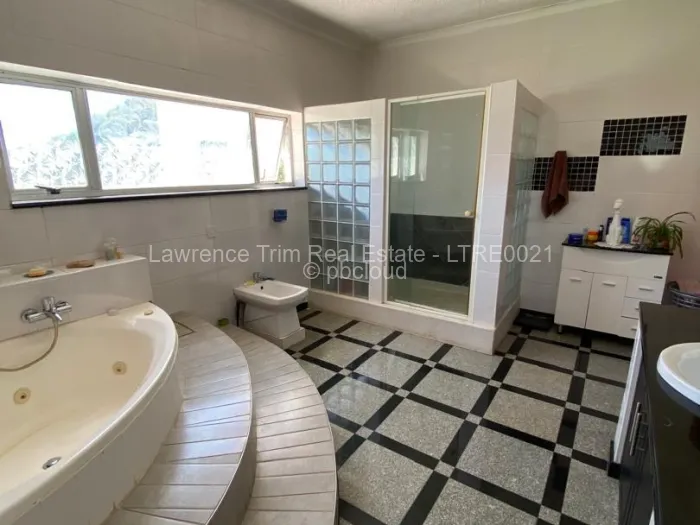 6 Bedroom House for Sale in Glen Lorne, Harare