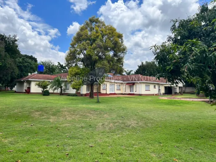 6 Bedroom House to Rent in Mount Pleasant, Harare