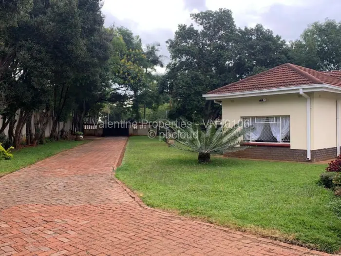 6 Bedroom House to Rent in Mount Pleasant, Harare