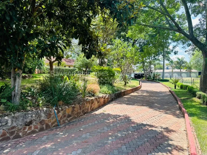 7 Bedroom House for Sale in Philadelphia, Harare