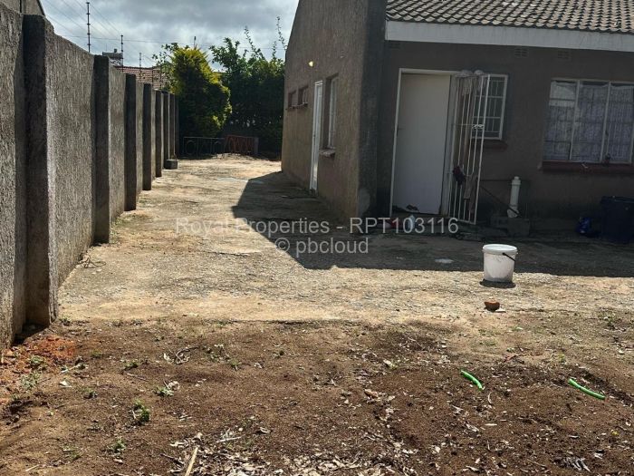 5 Bedroom House for Sale in Zimre Park, Harare