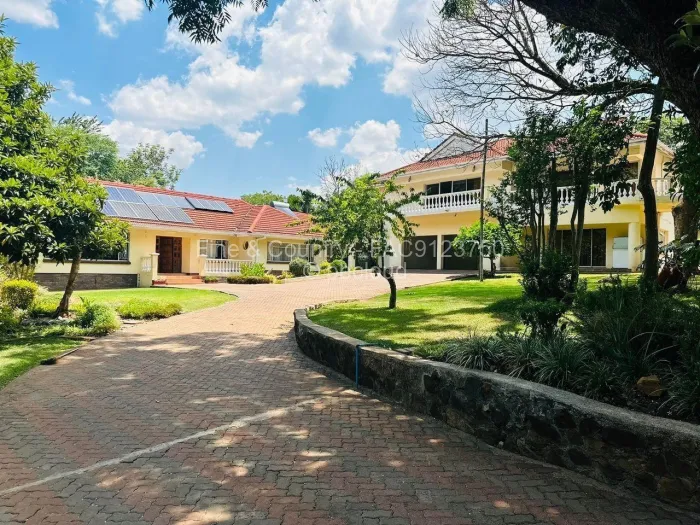 7 Bedroom House to Rent in Borrowdale, Harare