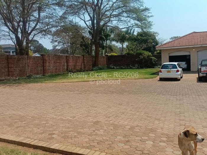 6 Bedroom House to Rent in Mandara, Harare