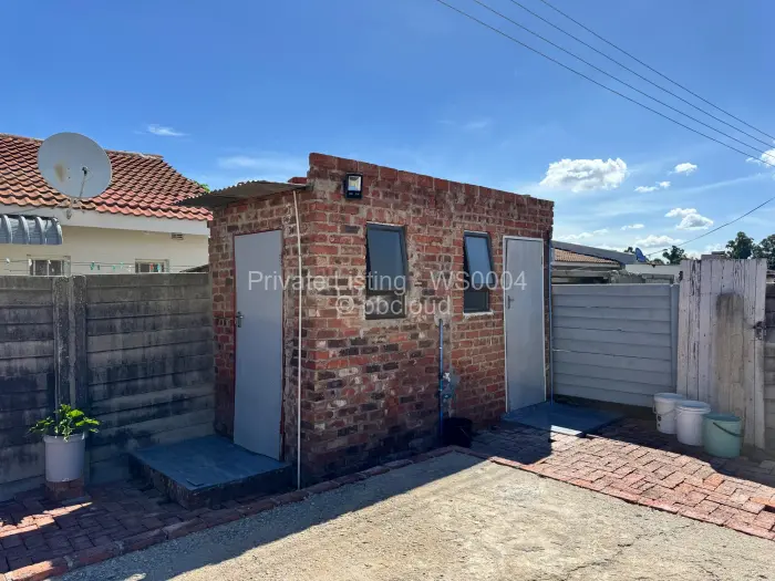 2 Bedroom House for Sale in Mainway Meadows, Harare