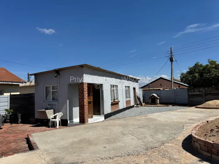 2 Bedroom House for Sale in Mainway Meadows, Harare