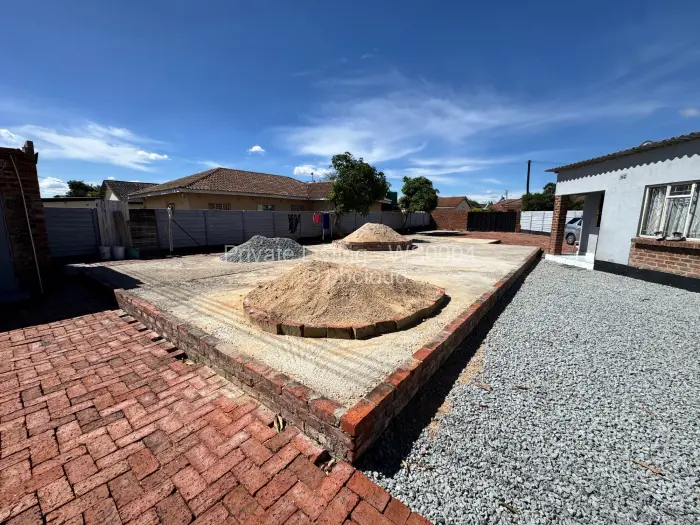 2 Bedroom House for Sale in Mainway Meadows, Harare