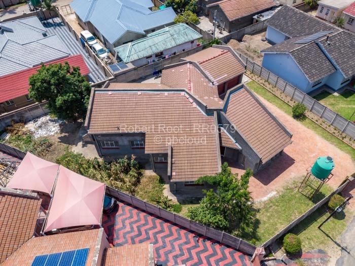 5 Bedroom House for Sale in Mainway Meadows, Harare