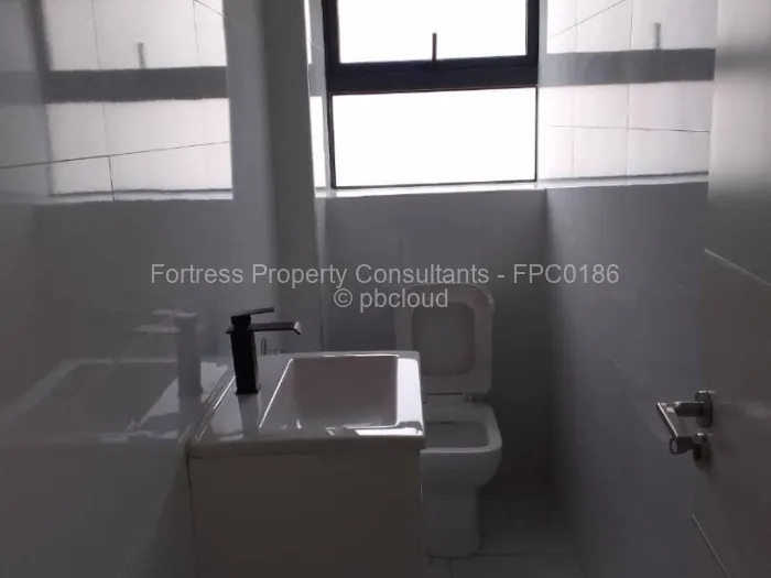 Townhouse/Complex/Cluster to Rent in Newlands