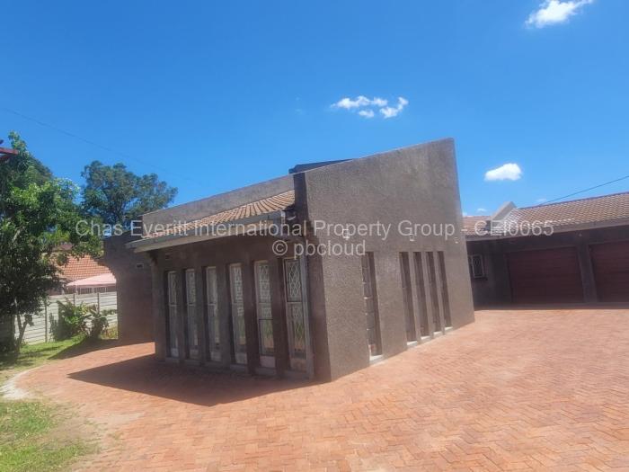 5 Bedroom House for Sale in Waterfalls, Harare