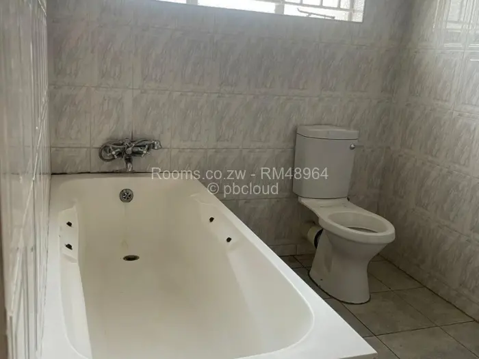 Room to Rent in Bluff Hill, Harare