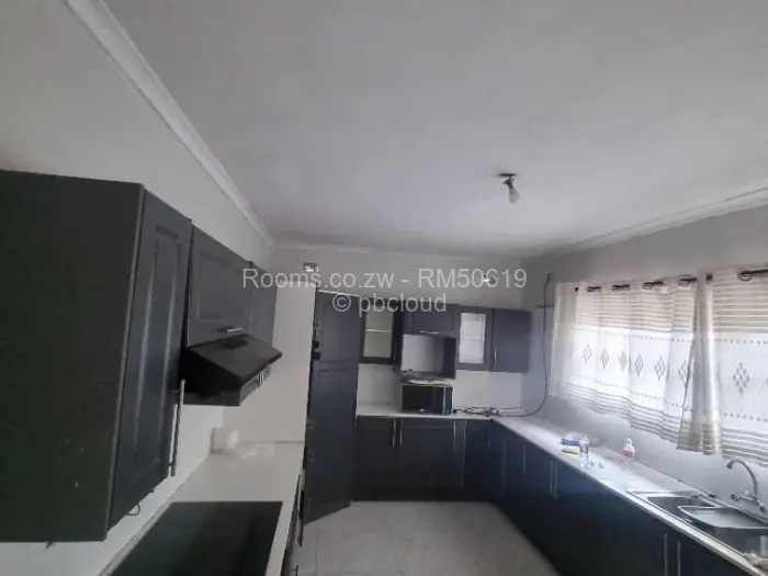 Room to Rent in Bluff Hill, Harare